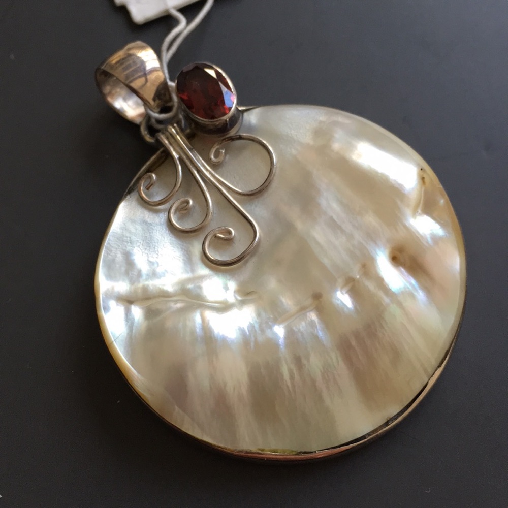Sterling Silver Pendant Garnet & Mother of Pearl